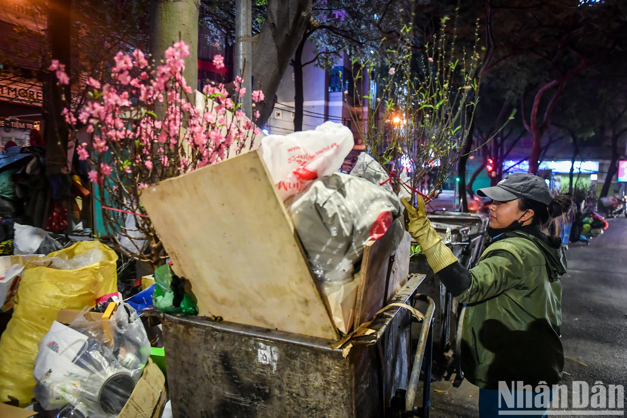 [Photo] Cozy meal to say goodbye to the old year on the sidewalk photo 3