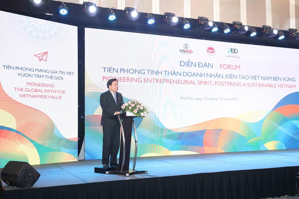 El viceministro Tran Duy Dong habló en el Foro sobre Espíritu emprendedor pionero, construyendo un Vietnam sostenible. Foto: MPI