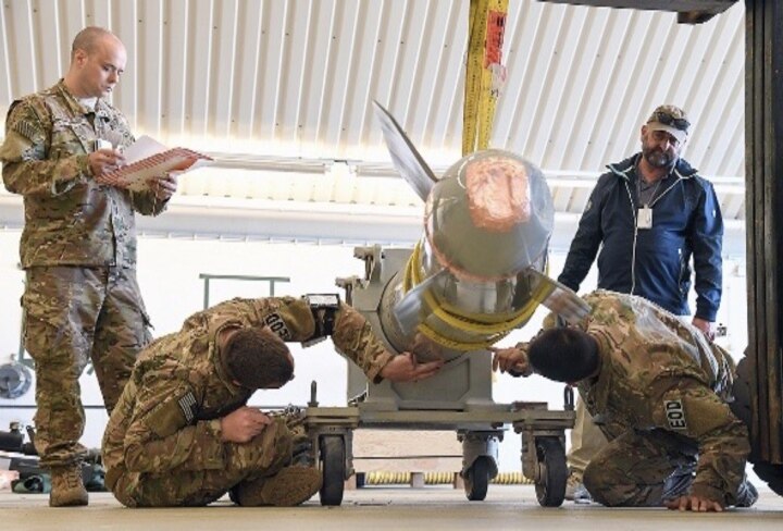 Abnorm deformierte US-Atombombe B61 auf niederländischem Stützpunkt aufgetaucht - 1