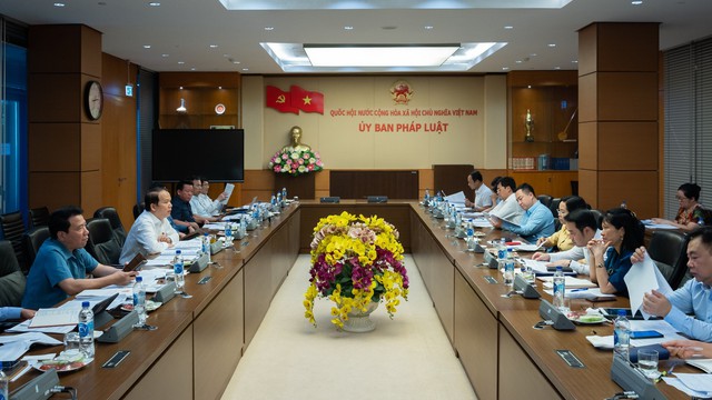 Cần thống nhất nguyên tắc có cho người được lấy phiếu tín nhiệm, bỏ phiếu tín nhiệm quyền xin từ chức không? - Ảnh 1.