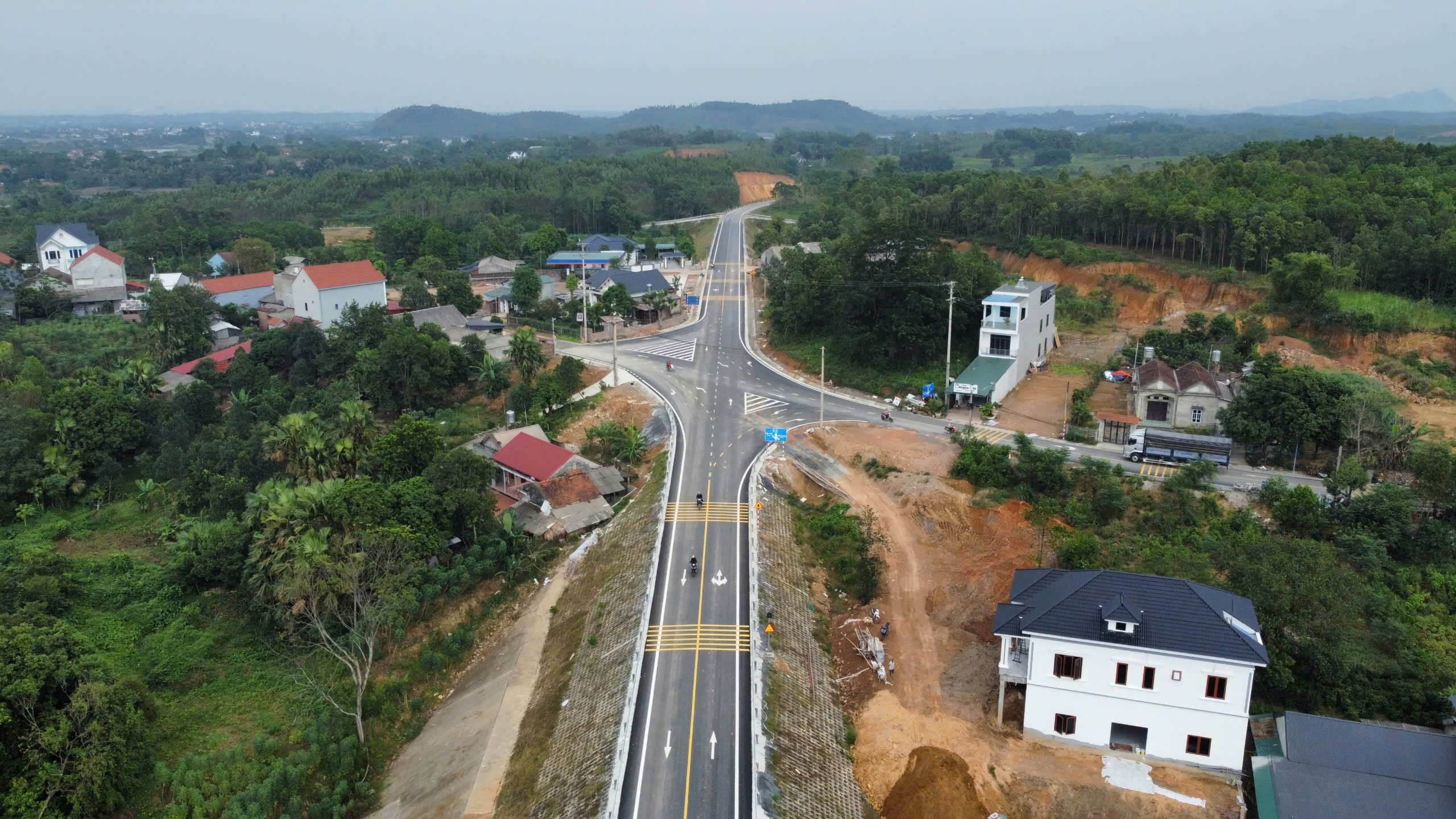 Đưa vào sử dụng tuyến đường liên vùng nối Phú Thọ - Yên Bái- Ảnh 1.