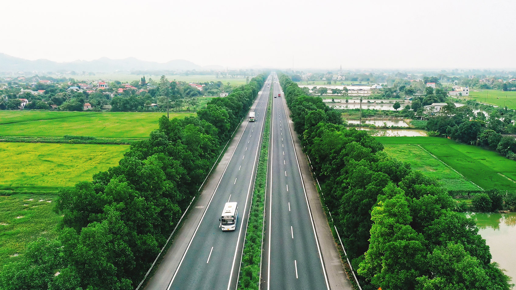 Presentar a la Asamblea Nacional el proyecto de autopista por valor de más de 25,5 billones de VND, de 128 kilómetros de longitud