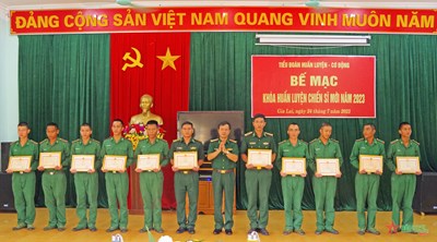 Garde-frontière de la province de Gia Lai : clôture de la formation des nouveaux soldats en 2023