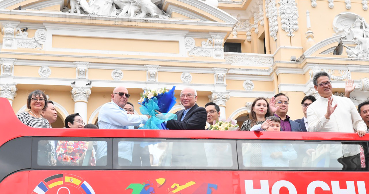 Opening of the bus tour to celebrate the 50th anniversary of Cuban leader Fidel Castro's visit to Vietnam