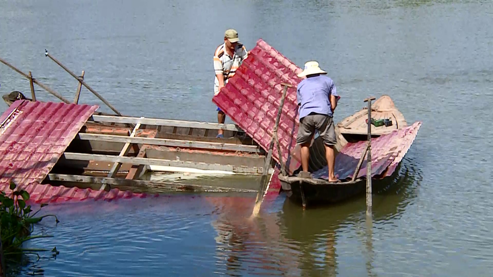 Tiếp tục sạt lở bờ sông Trà Ôn, nhiều căn nhà hoàn toàn biến mất - Ảnh 5.