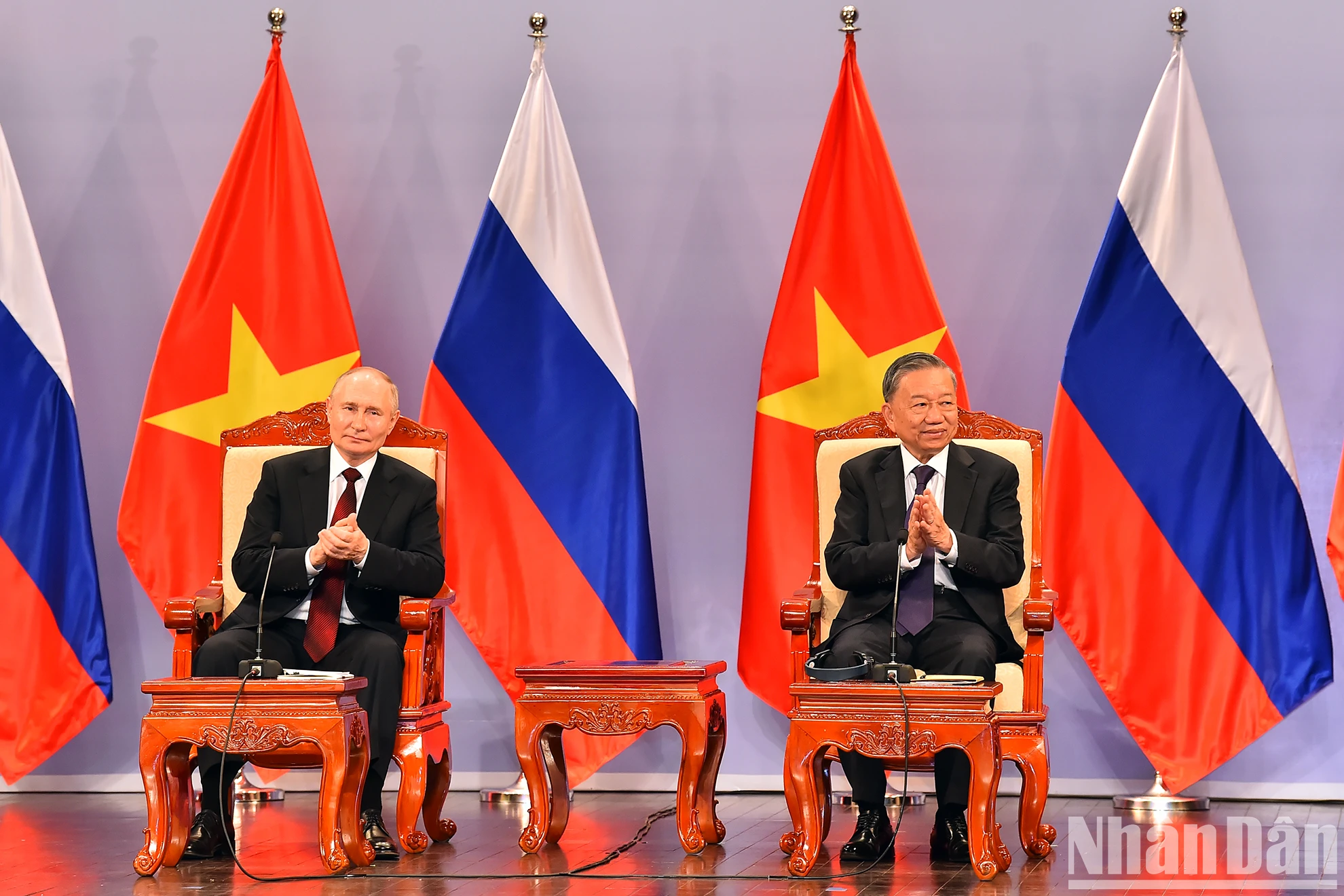 [Foto] El presidente To Lam y el presidente Vladimir Putin se reunieron con líderes de la Asociación de Amistad Vietnam-Rusia y generaciones de ex estudiantes vietnamitas que estudian en Rusia. Foto 5