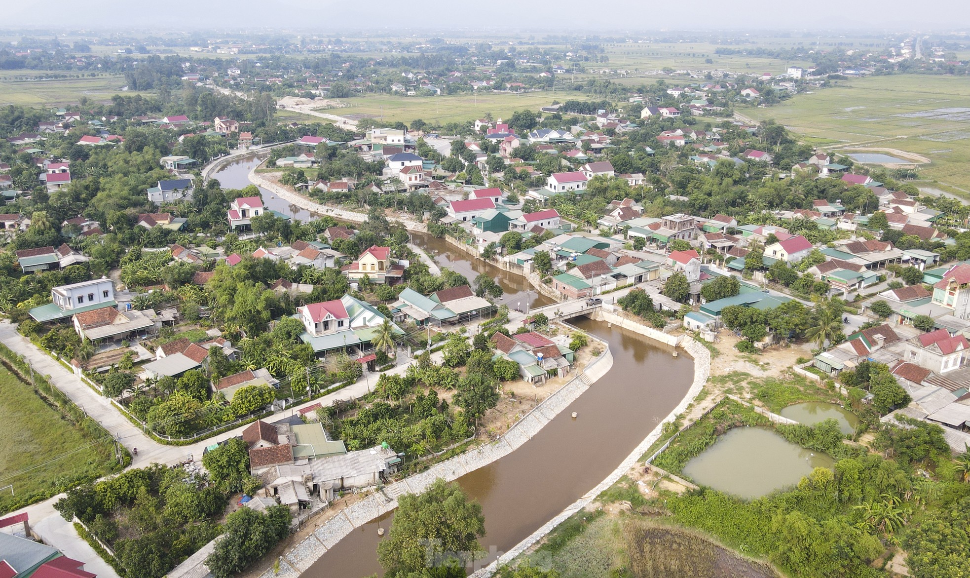 Ha Tinh: Miles de hogares utilizan agua del río contaminada para sus actividades diarias. Foto 1