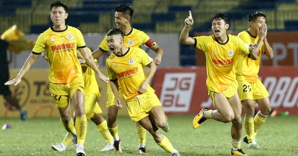 Winning breathlessly after 10 penalty kicks, Hanoi enters the semi-finals of the U.21 tournament