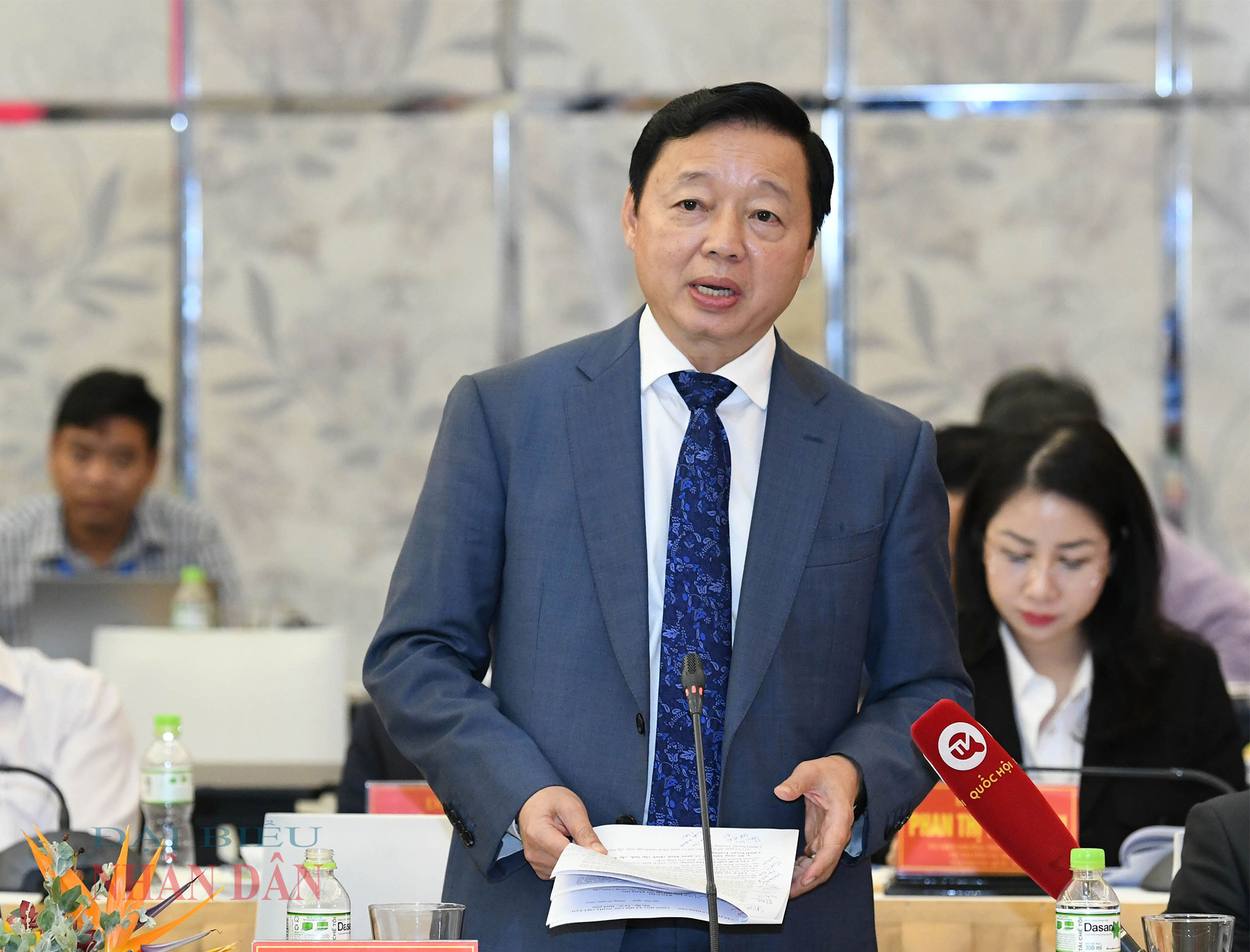 국회의장 Vuong Dinh Hue는 Khanh Hoa 성 당위원회 상임위원회와 협력합니다.