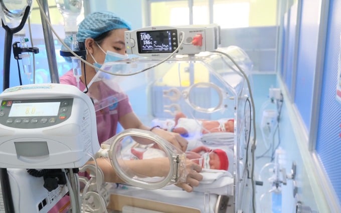 A baby is born at Hung Vuong Hospital. Photo: Thien Chuong