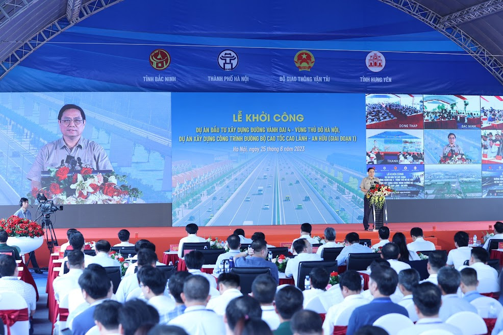 Thủ tướng: Phải 'vượt nắng thắng mưa, thực hiện 3 ca 4 kíp' triển khai đường Vành đai 4 - Vùng Thủ đô Hà Nội - Ảnh 5.
