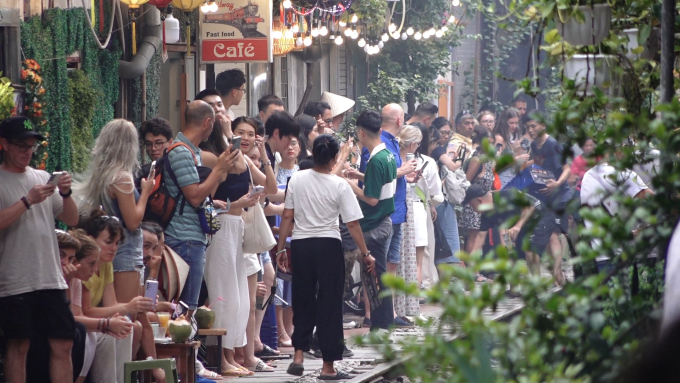 ผู้เชี่ยวชาญด้านการท่องเที่ยว: ฮานอยควรนำร่อง 'ร้านกาแฟริมถนนบนรถไฟ'