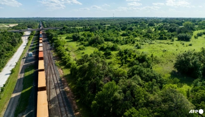 รถไฟตกรางในสหรัฐฯ ส่งผลให้กำมะถันหลอมละลายรั่วไหล