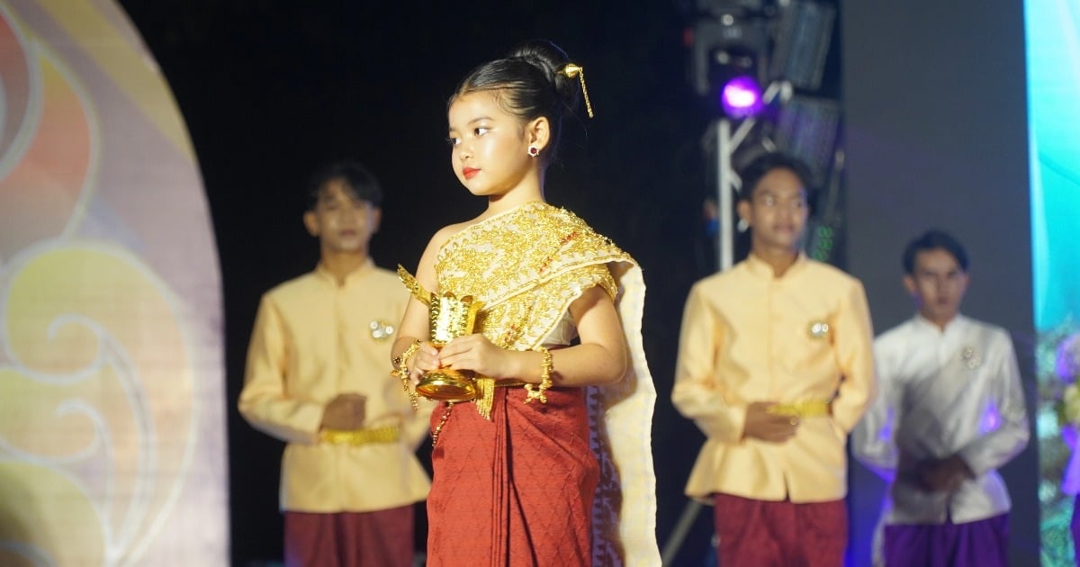 Beeindruckende traditionelle Khmer-Kostüme beim Ok Om Bok Festival