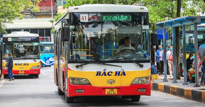 Ngân hàng rao bán 37 chiếc xe buýt từng quen thuộc với nhiều người Hà Nội