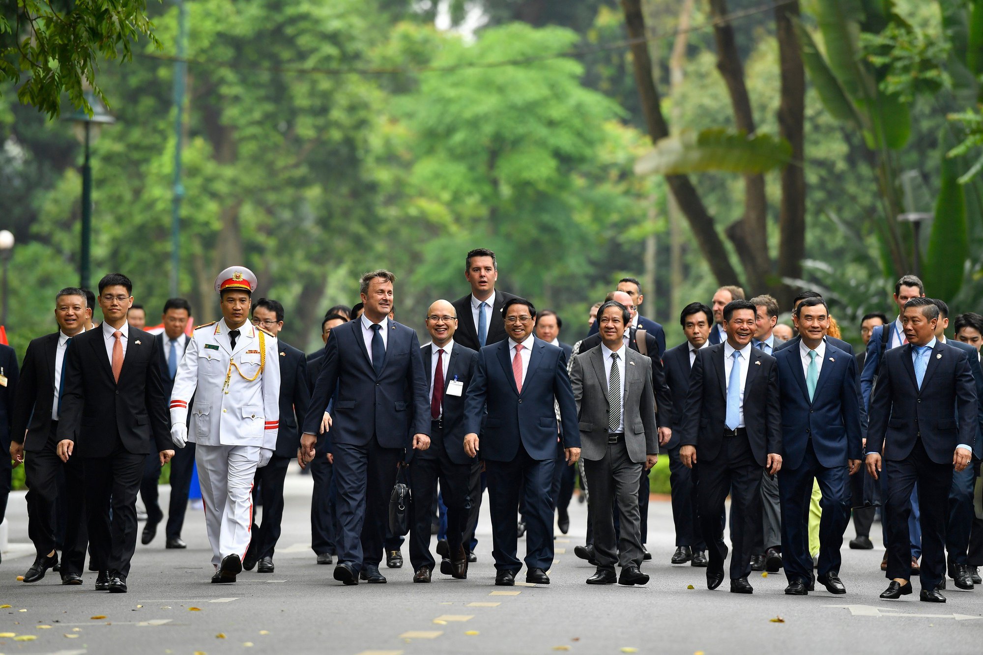 Le Premier ministre Pham Minh Chinh rencontre le Premier ministre du Luxembourg photo 3