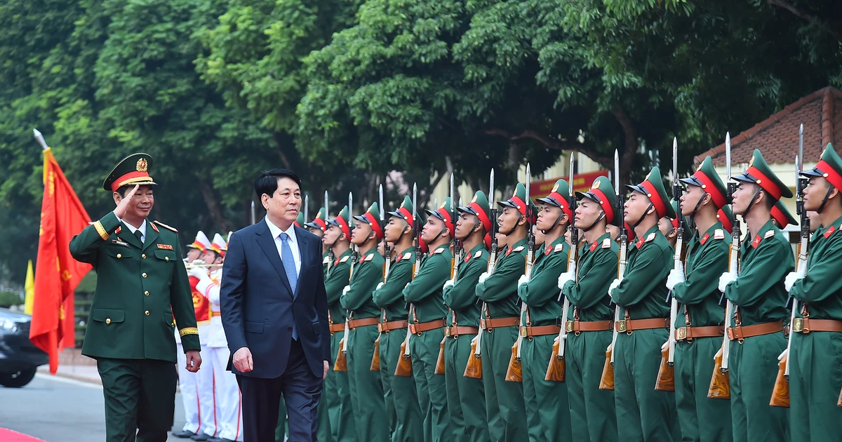 [Photo] President Luong Cuong visits and works at Army Corps 12