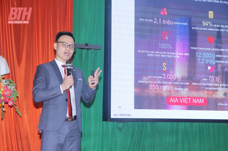 AIA pays 2.8 billion VND in insurance benefits to customers in Thanh Hoa