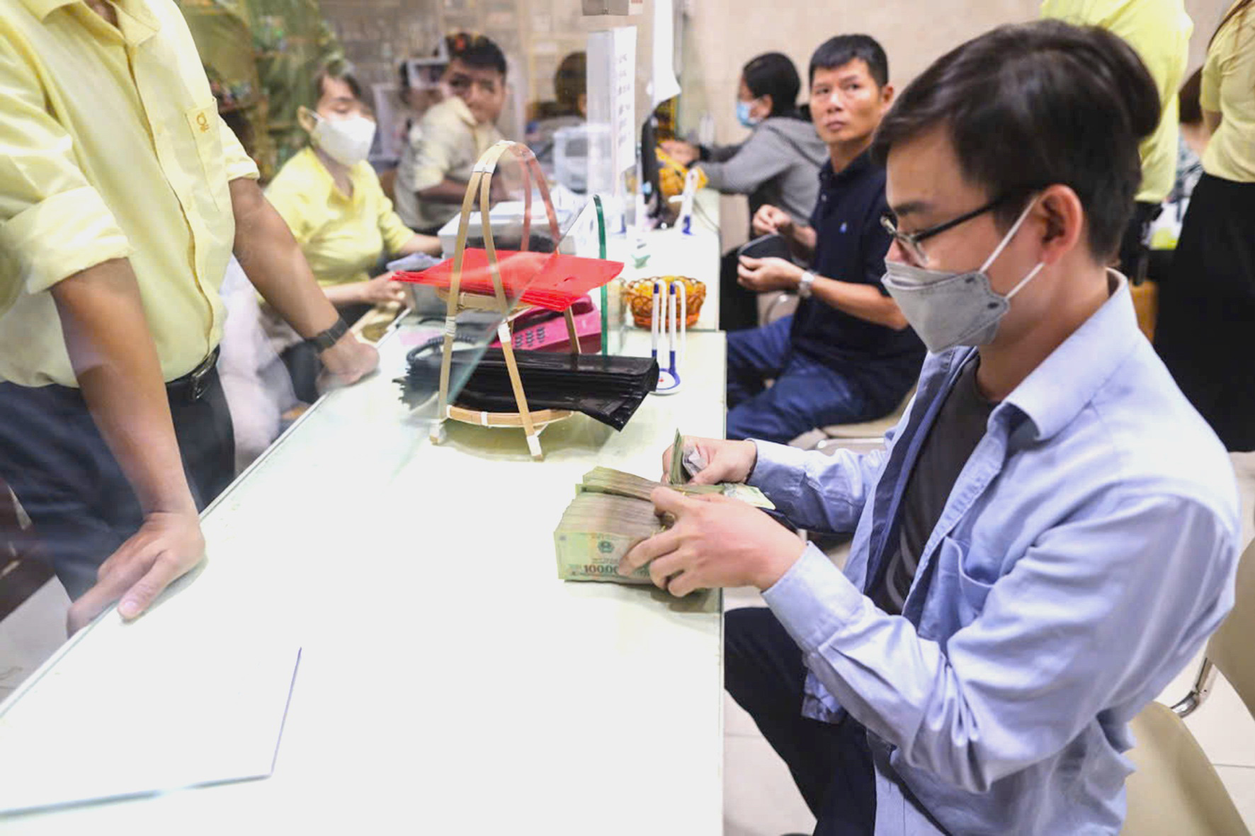 Vàng và lời nguyền tên 