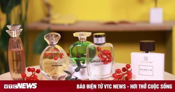 Des échantillons de parfums à offrir à l'occasion de la Journée des enseignants vietnamiens, le 20 novembre