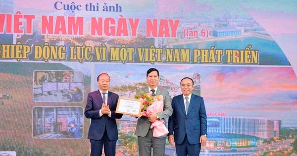 Ceremonia de entrega de premios e inauguración de la exposición del Concurso de fotografía Vietnam Today