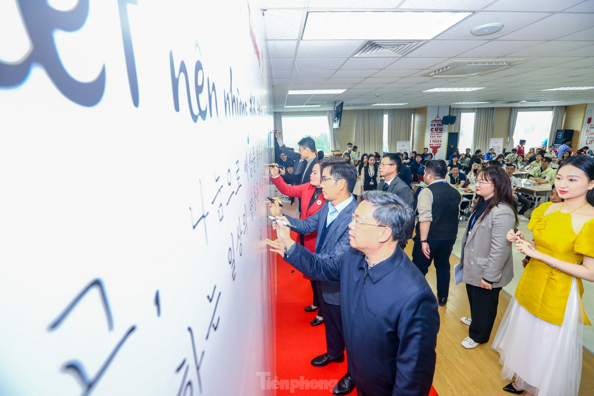 Führungskräfte und Mitarbeiter von Samsung Thai Nguyen spenden Blut am Red Sunday 2024 Foto 12