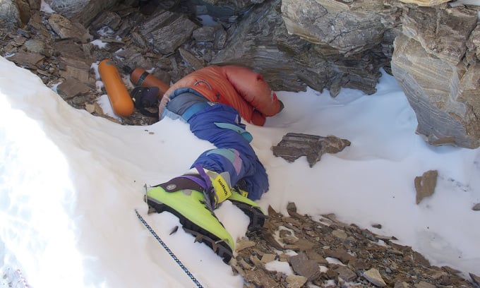 Der Leichnam von Green Boots liegt etwa 340 Meter unter dem Gipfel des Everest. Foto: Twitter/Whoacity