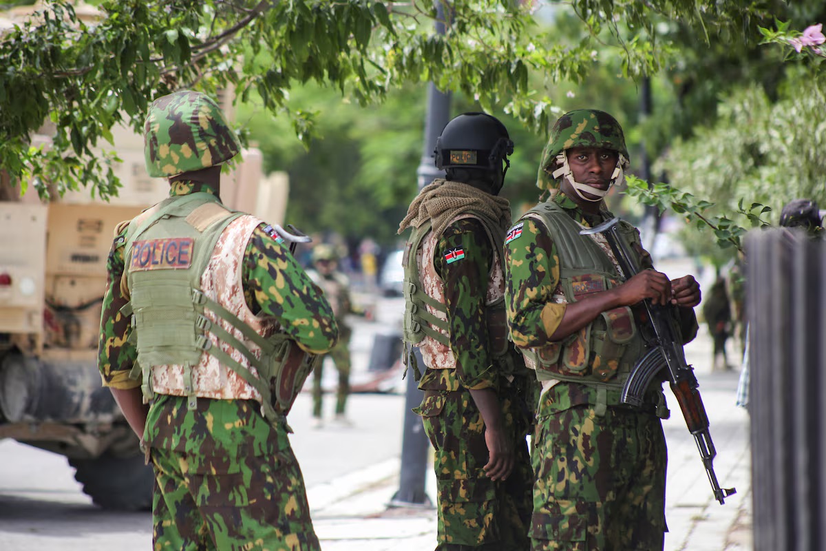 Die USA werden der kenianischen Polizei in Haiti 24 weitere Stahllader liefern. Bild 1