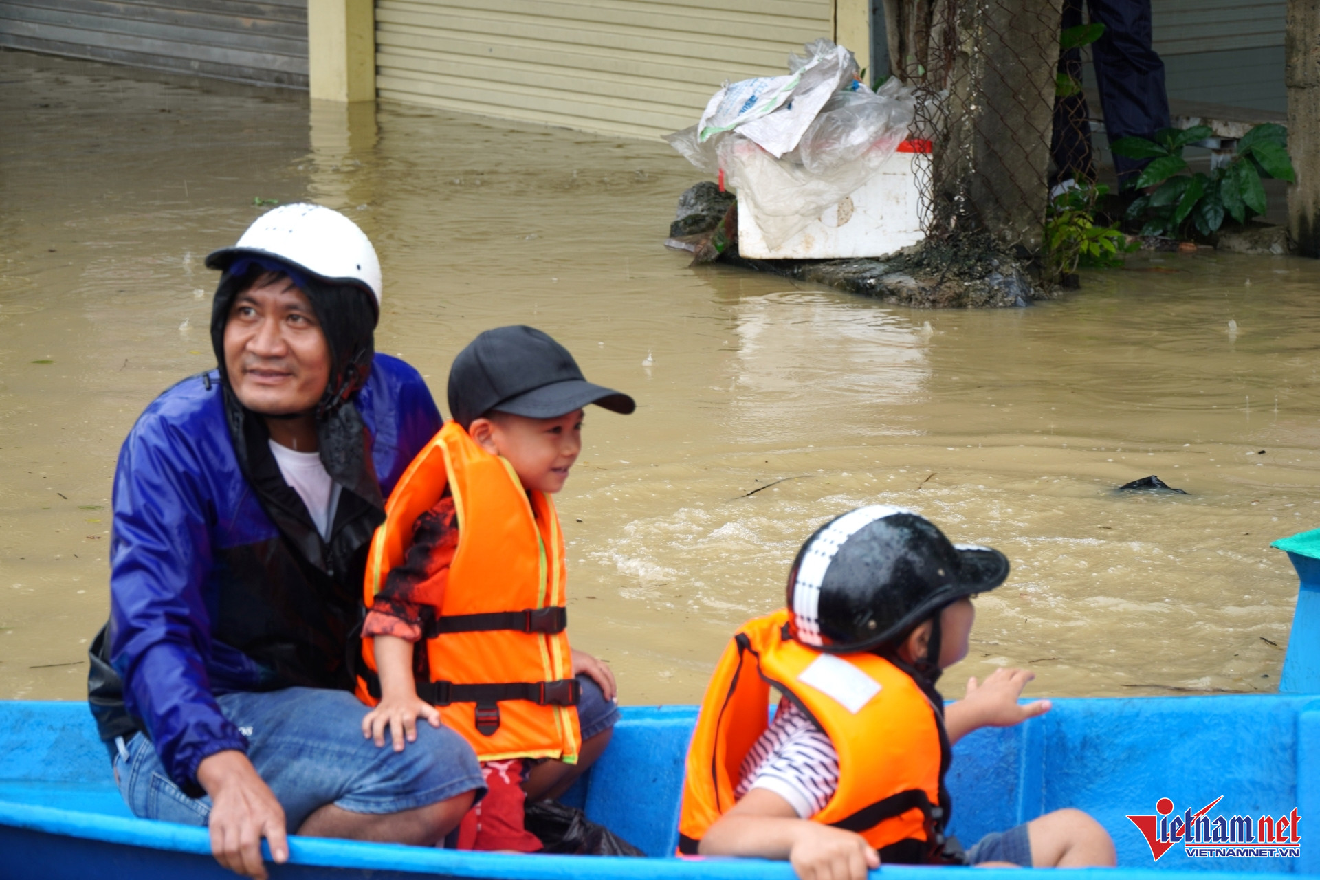 W-a10洪水で家が浸水.jpg