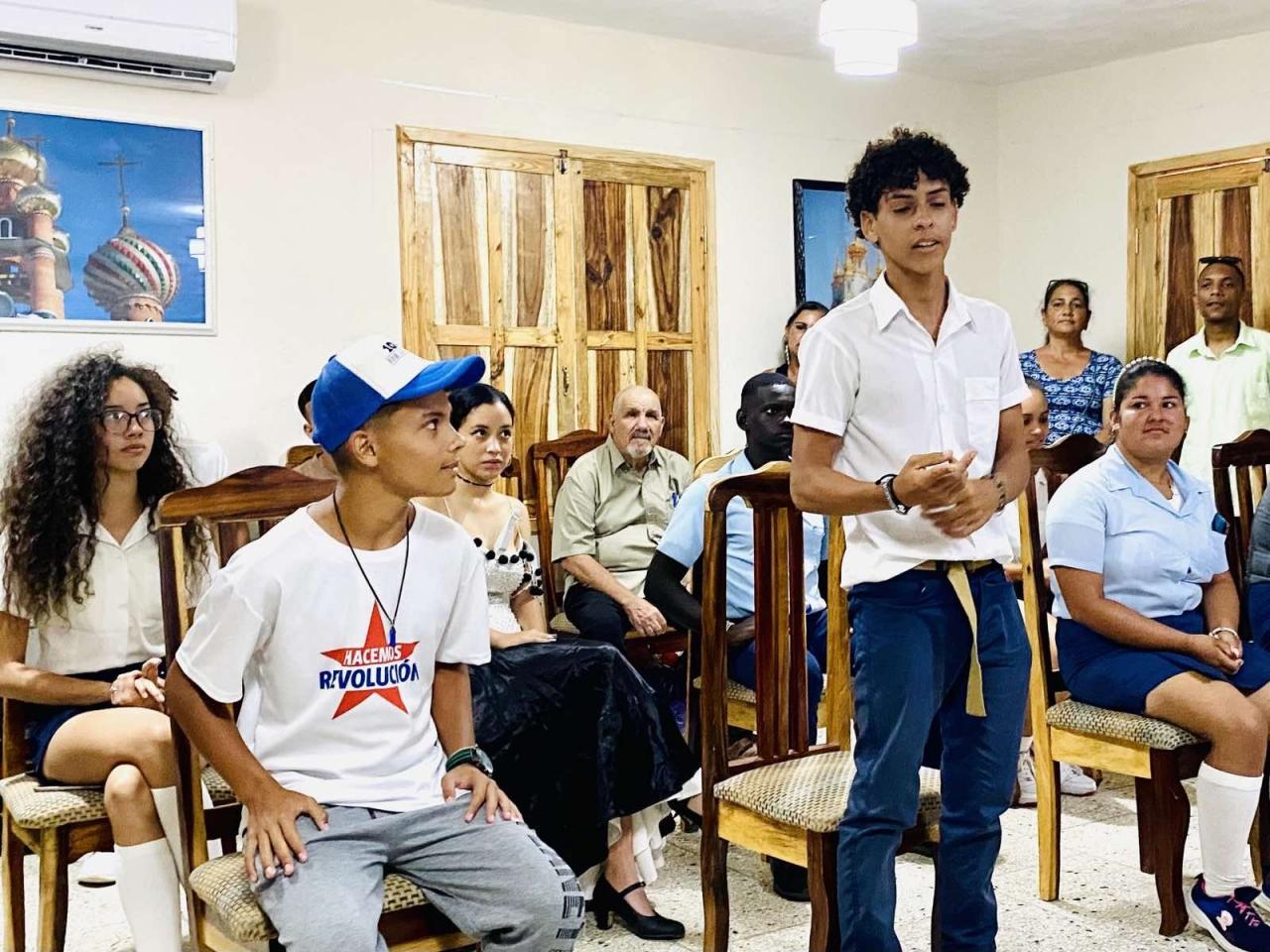 Momentos improvisados con jóvenes cubanos sindicalistas y estudiantes foto 5