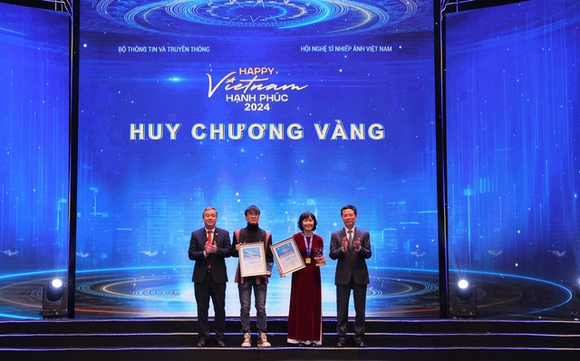 Bộ TT&TT trao giải cuộc thi ảnh, video ‘Việt Nam hạnh phúc – happy Vietnam 2024’- Ảnh 6.