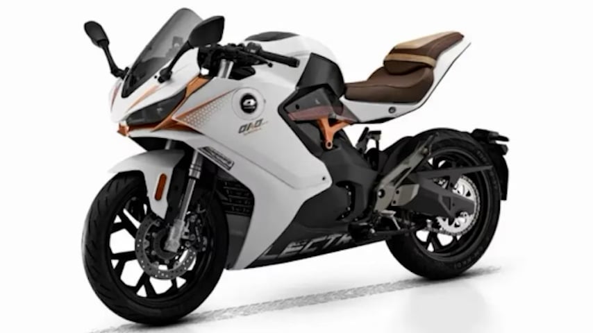 Close-up of the QJMotor OAO Pro, an electric sports bike from China (image 1).