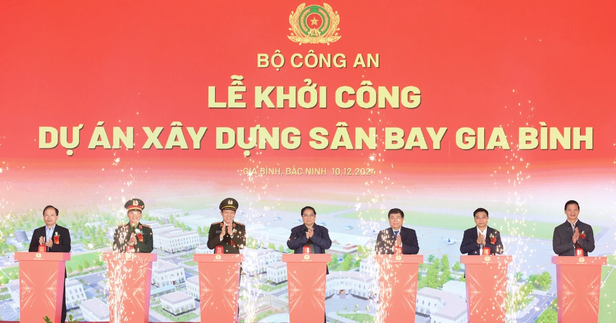 [Photo] Le Premier ministre Pham Minh Chinh assiste à la cérémonie d'inauguration du projet de construction de l'aéroport de Gia Binh