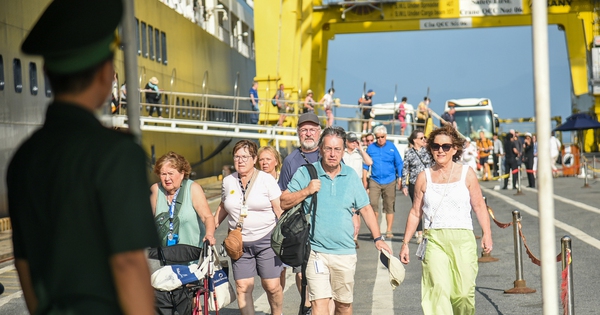 Imagen del crucero internacional Noordam que transporta a casi 2.000 turistas a Da Nang