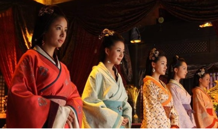 สาวใช้วังผู้โชคดีที่สุดในประวัติศาสตร์: กลายเป็นราชินีเพราะความผิดพลาดของขันที - 1