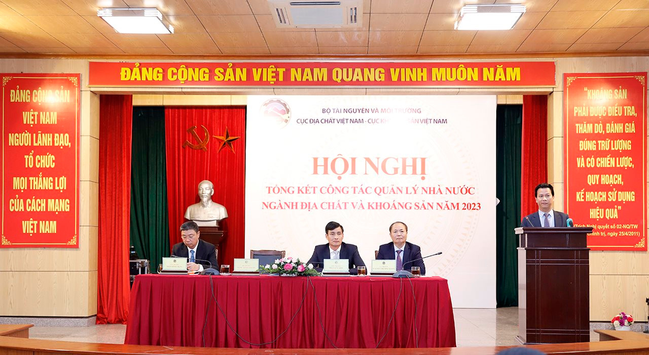 pequeño_bt-pb-trung-canh.jpg