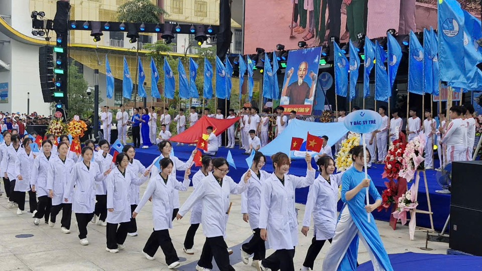 Les blocs représentent les forces de jeunesse et les régions qui luttent sous le toit commun de l'Union de la jeunesse vietnamienne de la ville de Hanoi.