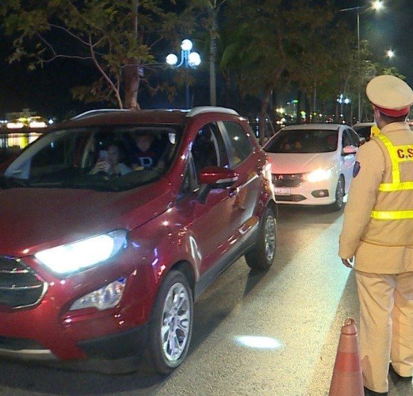 Ministry of Public Security responds to cases where traffic police are allowed to stop vehicles for inspection