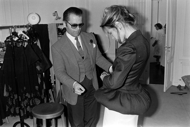 Le parcours de Karl Lagerfeld pour faire de Chanel un célèbre empire français