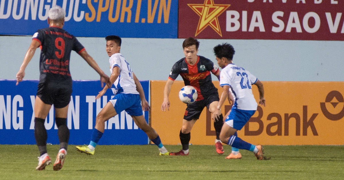 Hoang Duc rettet Dang Van Lam spektakulär, Ninh Binh Club gewinnt dramatisch in Hue