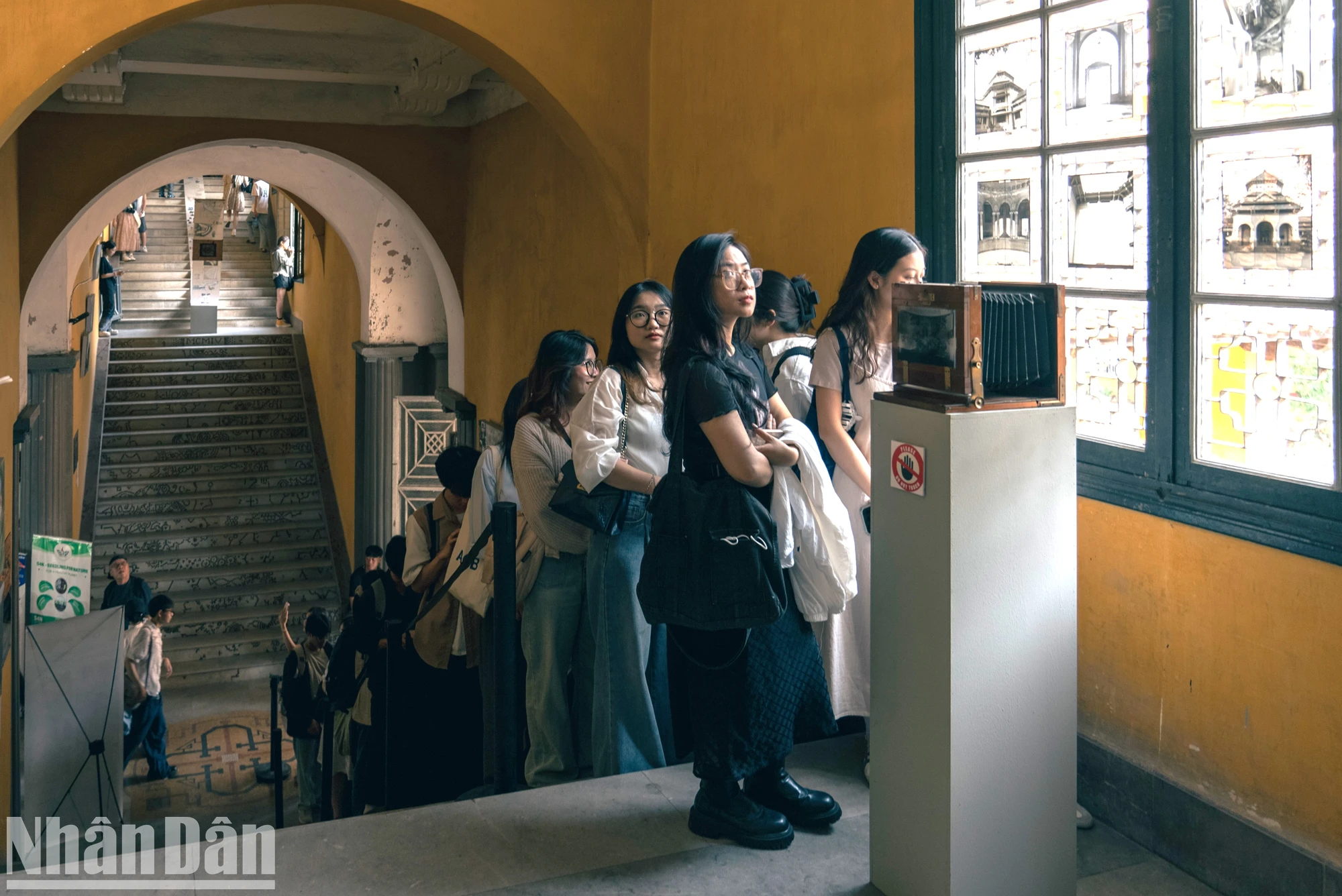 Universität für Allgemeine Wissenschaften: „Wissenshörsaal“ durch kreative Kunst erweckt Foto 7