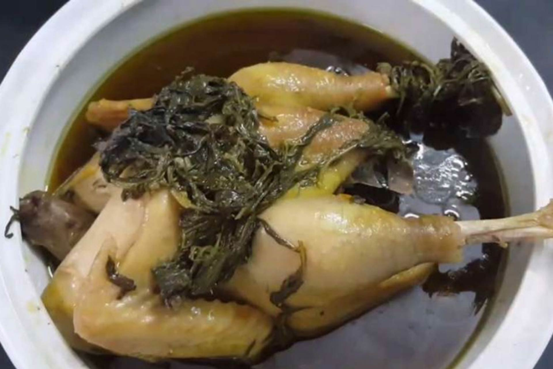 How to make nutritious mugwort chicken stew at home, everyone will love it