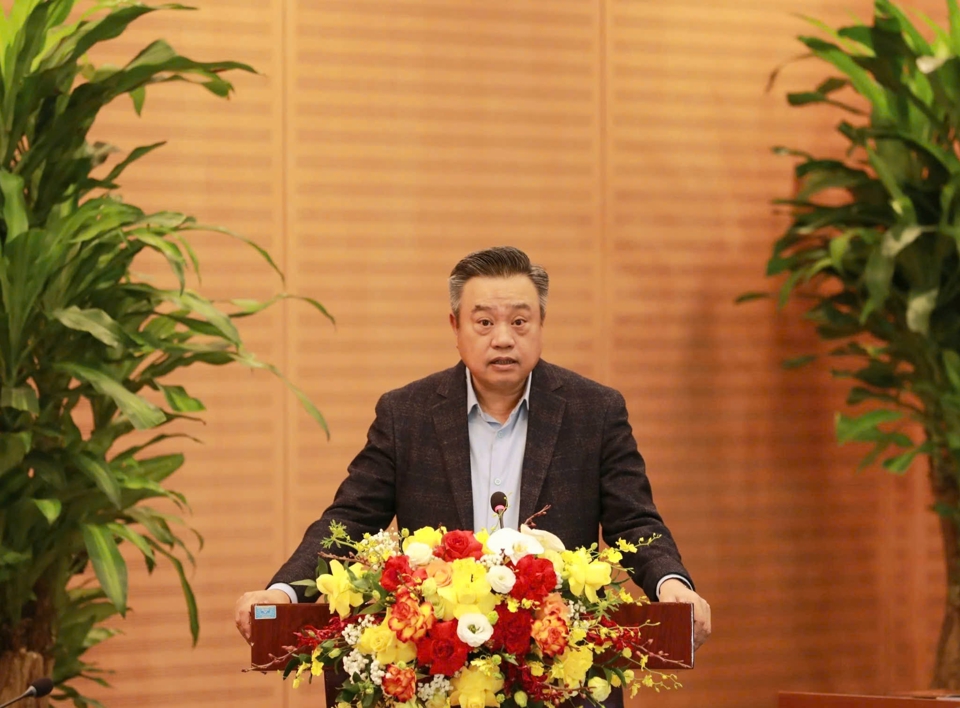 Der Vorsitzende des Volkskomitees von Hanoi, Tran Sy Thanh, spricht auf der Konferenz. (Foto: Pham Hung).