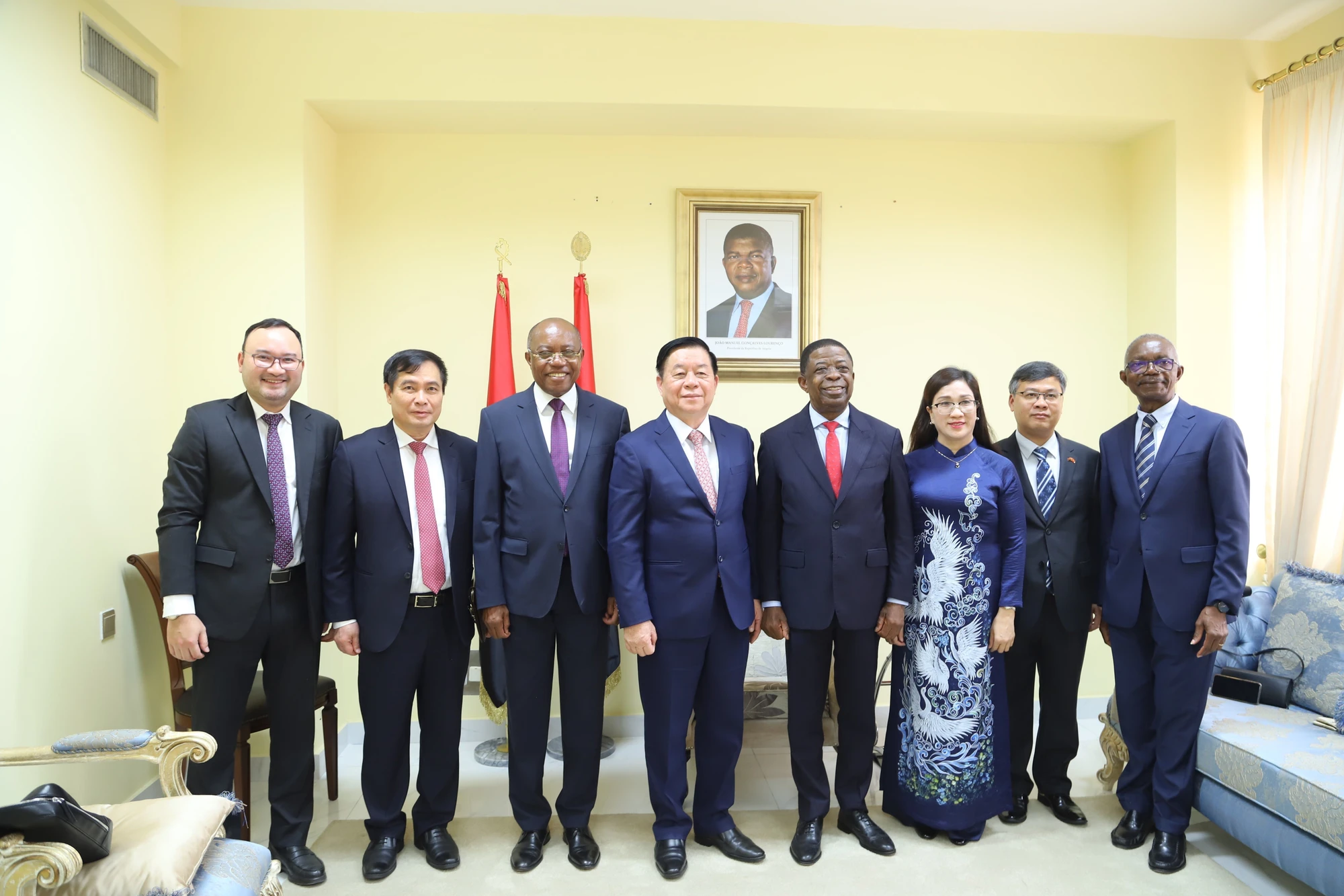 Head of the Central Propaganda Department visits and works in Angola photo 2