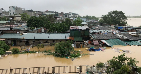 Latest update on Red River flood in Hanoi, under alert level 3, pressure on downstream Red River