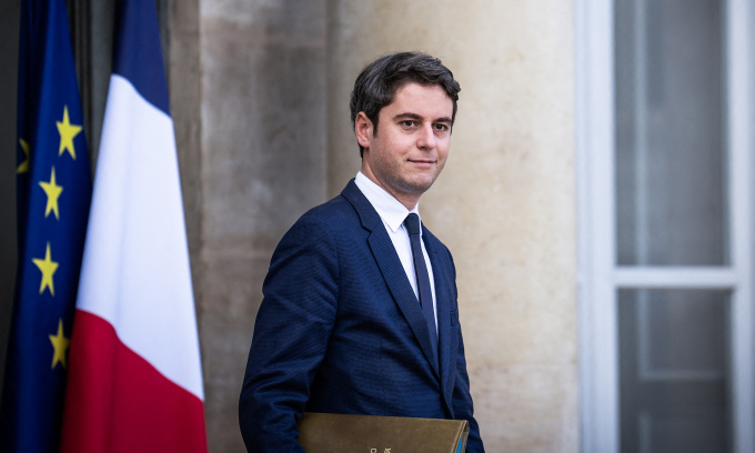 Herr Gabriel Attal, damals französischer Bildungsminister, im Dezember 2023 im Elysée-Palast in Paris. Foto: AFP