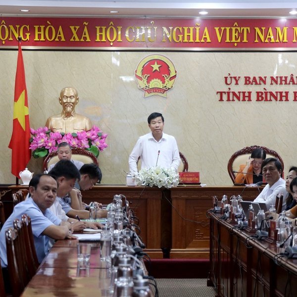 Vizepremierminister Le Minh Khai arbeitet mit den Provinzen Binh Phuoc und Tay Ninh zusammen