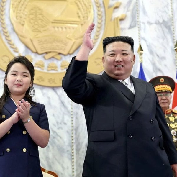 Ông Kim Jong Un và con gái dự lễ duyệt binh mừng quốc khánh Triều Tiên