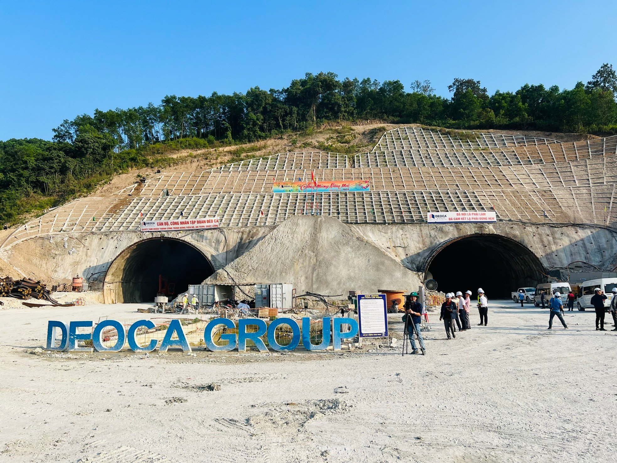 Gros plan sur la construction du plus long tunnel de montagne de l'autoroute Nord-Sud, photo 2