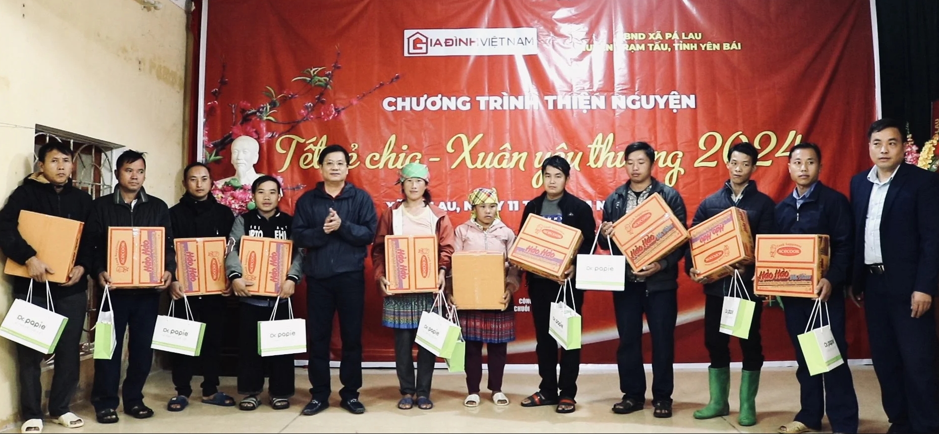 Un magazine familial vietnamien organise un programme du Têt pour partager l'amour du printemps dans la province de Yen Bai, photo 2